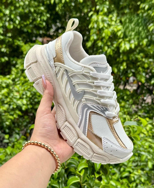 Tenis Nike Skate Araña Beige Dorado Dama